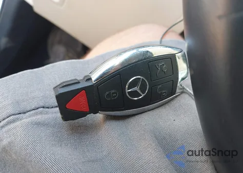 2017 Mercedes-Benz Glc 300 4Matic z USA, uszkodzony, nr VIN WDC0G4KB4HF176795